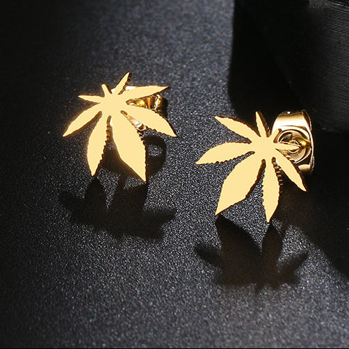 Stainless Steel Earrings Exquisite Maple Leaf Amulet Fashion Stud Earrings Classic Simple Earrings For Women Jewellery Party Gifts
