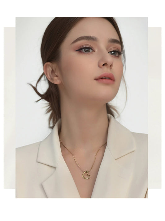 Dainty Gold Color Heat Love Pendant Collar Necklace Stainless Steel Exquisite Fashion Jewelry Best Gift for Her 2024